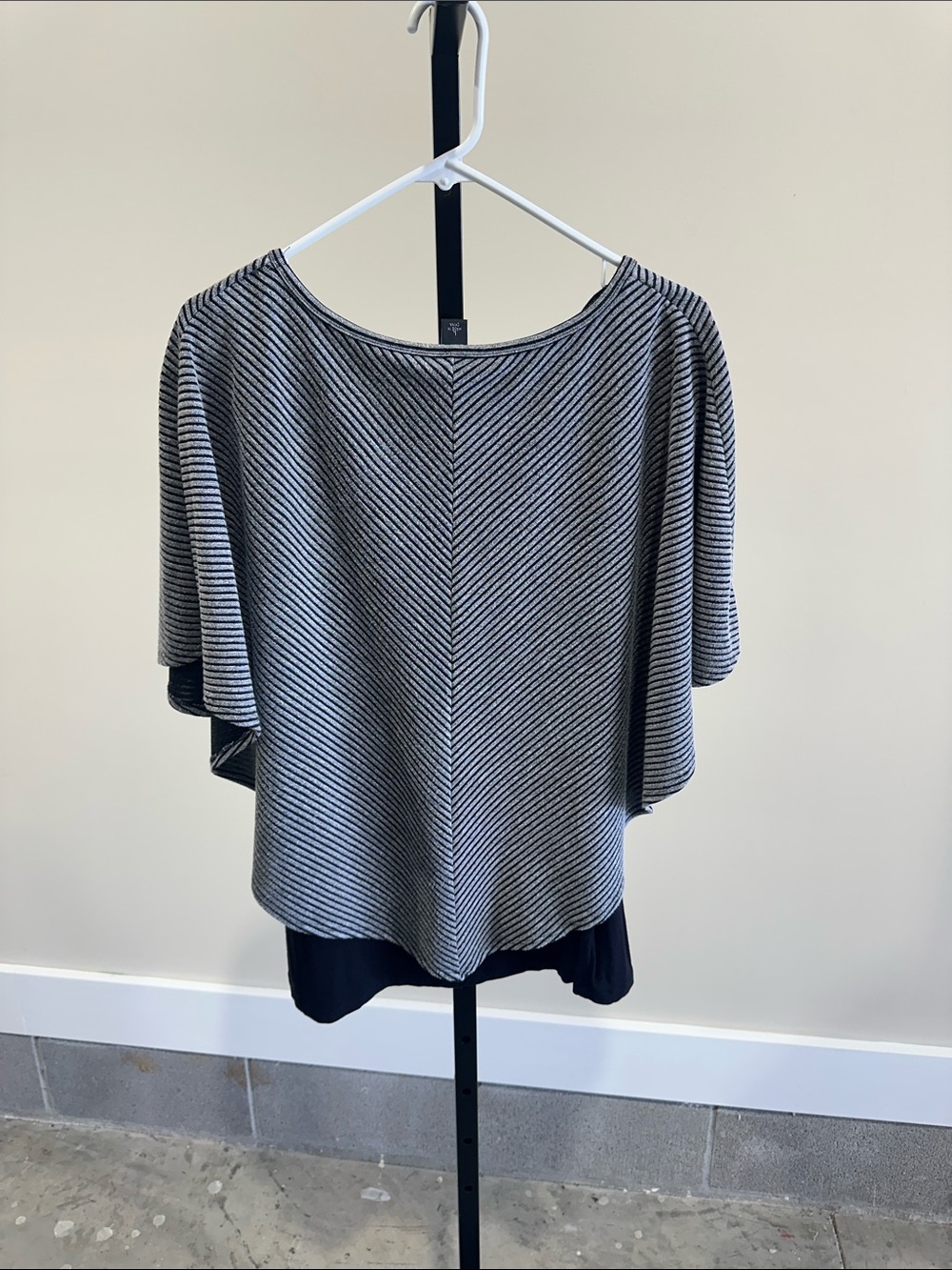 AB Studio grey and black striped top size large women’s - Picture 4 of 4